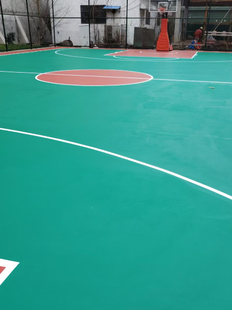 开江 球场长期使用易出现地面开裂